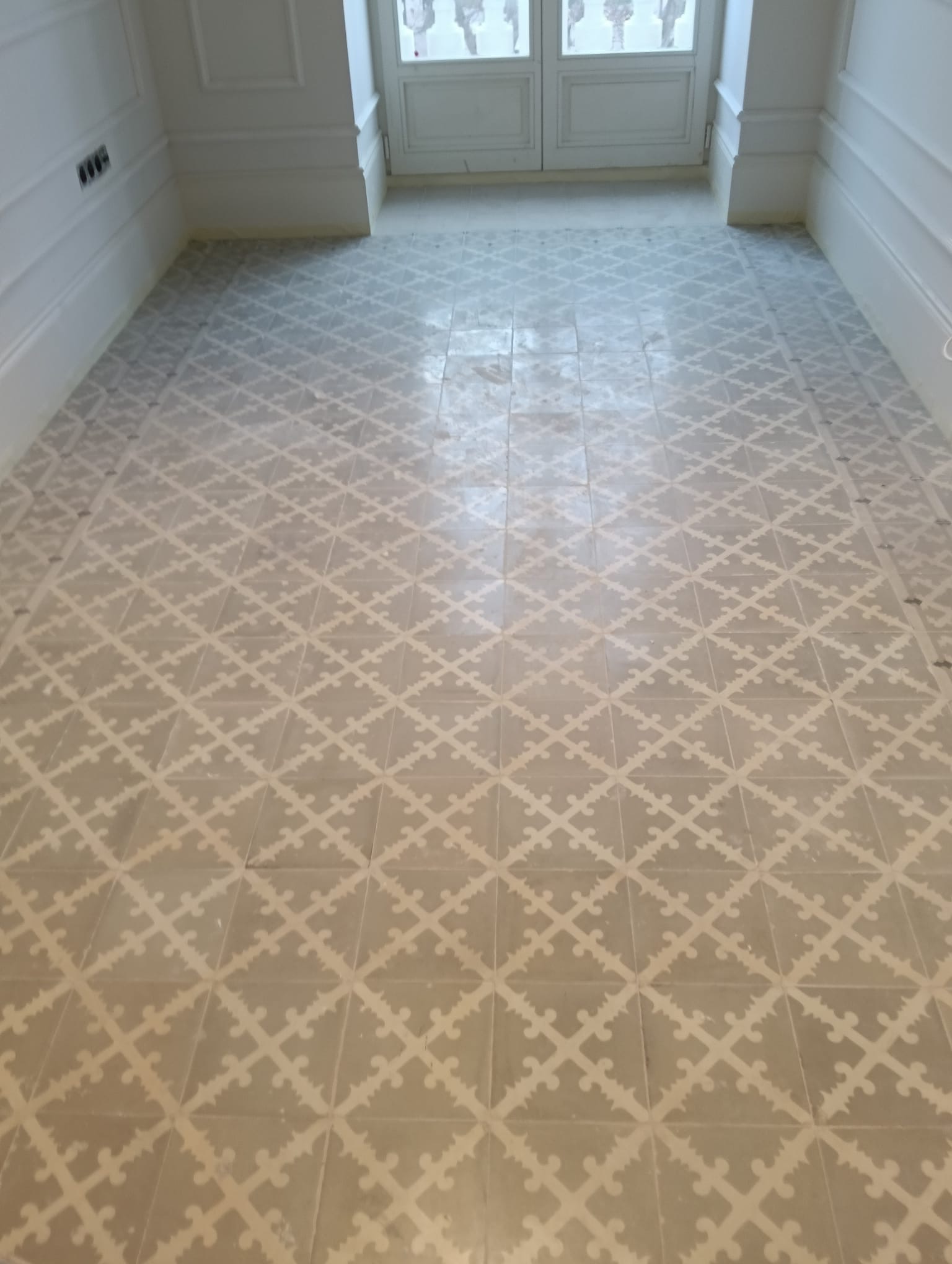 Restauración mosaico hidráulico Fundación Ibercaja Zaragoza resultado pasillo