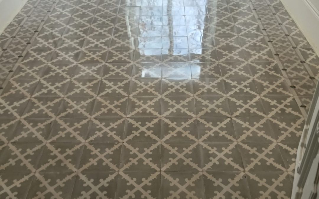 Restauración de mosaico hidráulico histórico en Zaragoza