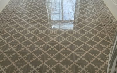 Restauración de mosaico hidráulico histórico en Zaragoza