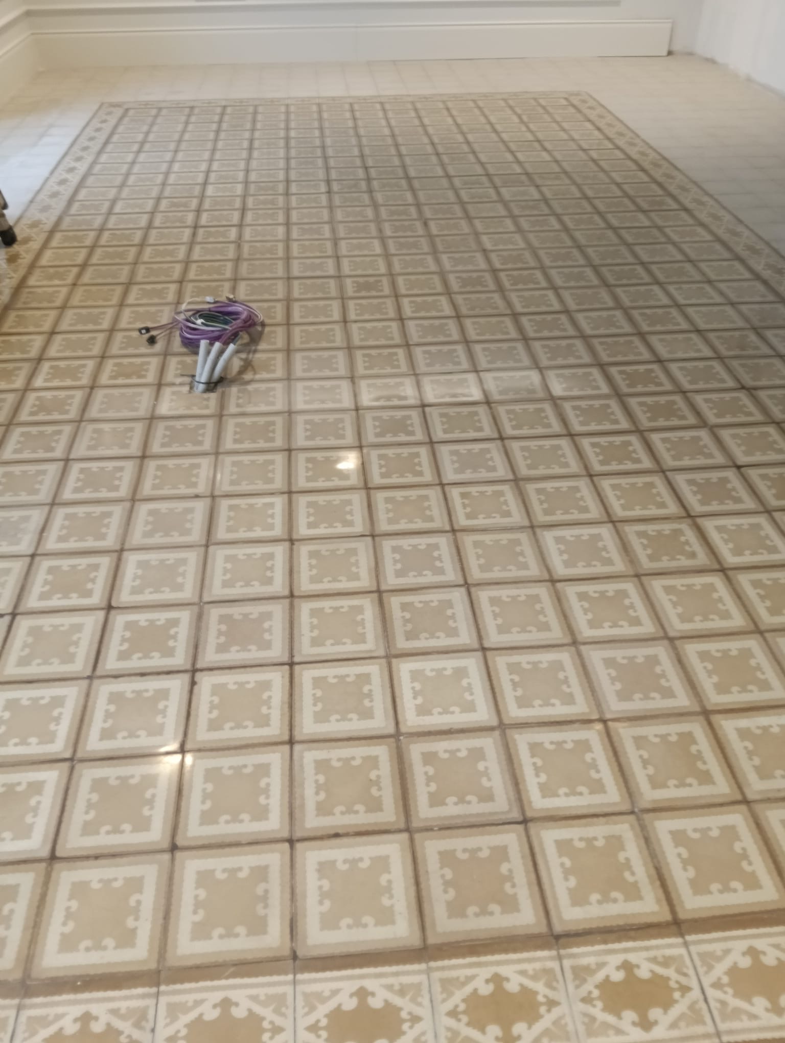 Proceso micropulido profesional mosaico hidráulico histórico Zaragoza