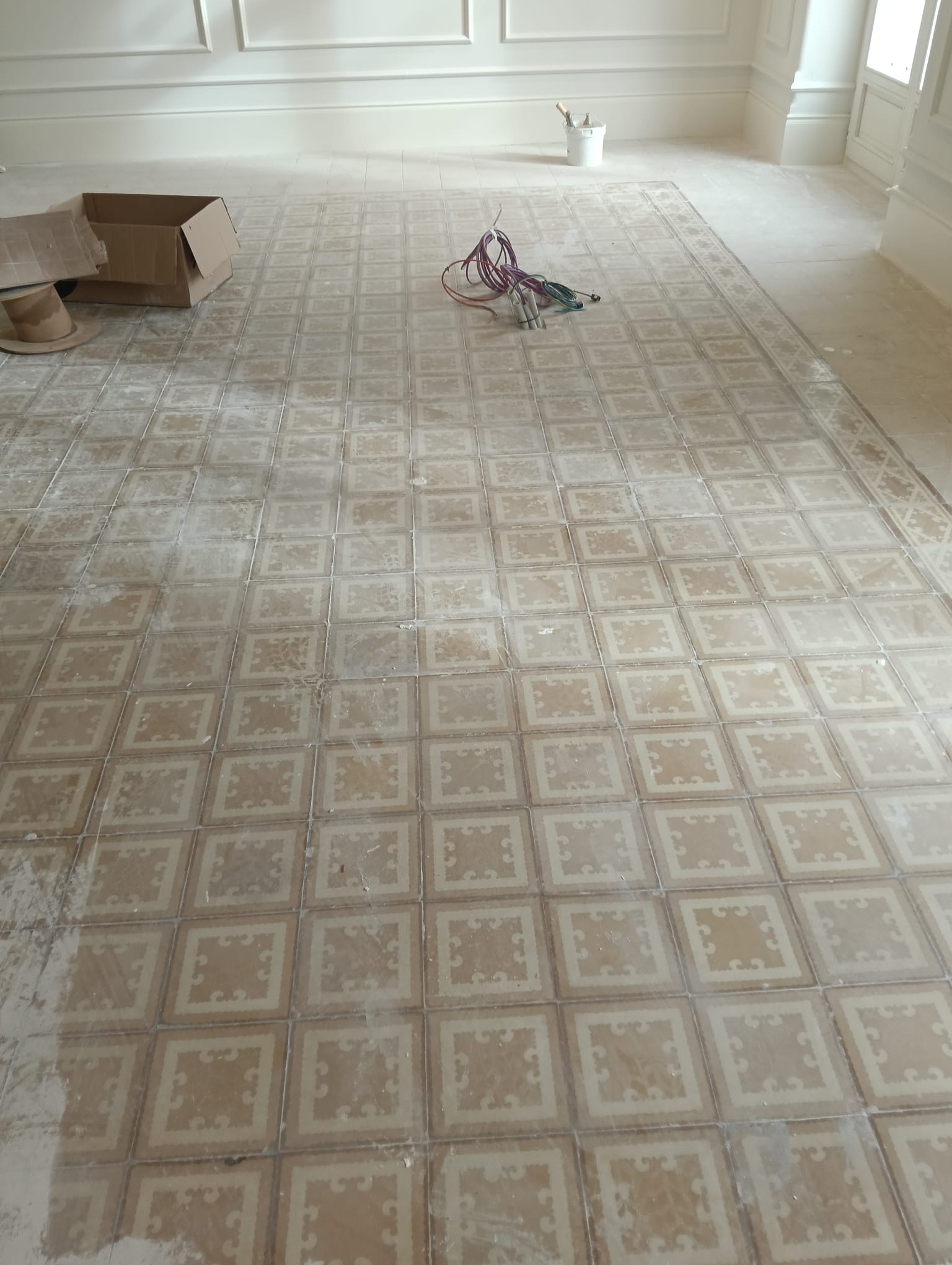 Estado inicial mosaico hidráulico con restos de obra Fundación Ibercaja