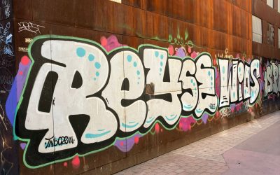 Limpieza de grafitis en el Centro Cívico Las Armas de Zaragoza